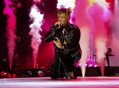 Droguri şi arme, găsite la bordul avionului cu care călătorea rapperul Juice WRLD