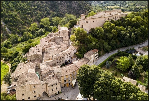 Oraşul italian Piobbico, capitala mondială a oamenilor urâţi
