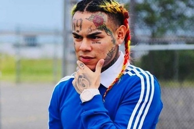 Rapperul Tekashi 6ix9ine, condamnat la închisoare pentru conspiraţie la crimă şi trafic de droguri