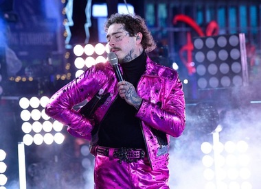 Post Malone a căzut de pe scenă în plin concert în Times Square