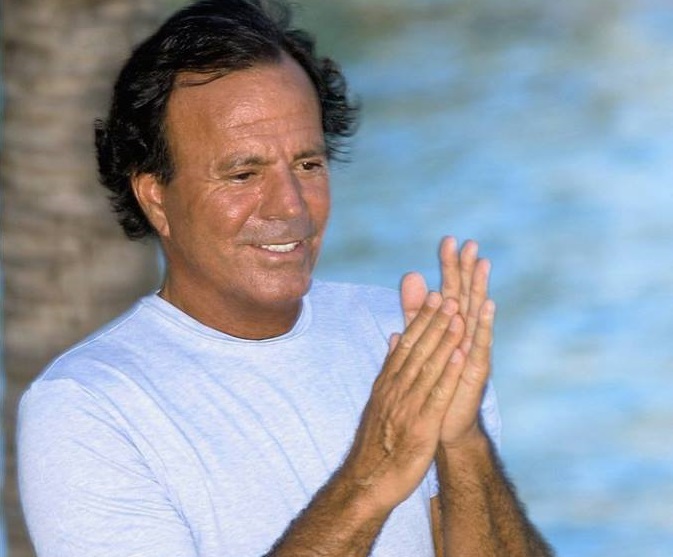 Cântăreţul Julio Iglesias, bunic pentru a cincea oară