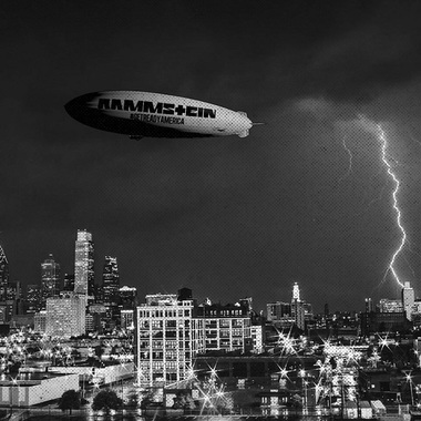 Rammstein îşi promovează turneul nord-american cu un dirijabil 