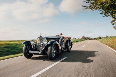 Un Ferrari al pilotului Schumacher şi o maşină Rolls Royce placată cu aur a actriţei Zsa Zsa Gabor, în licitaţia Retromobile de la Paris - FOTO