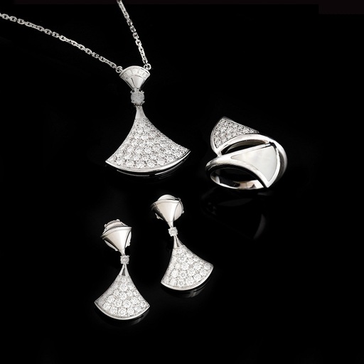 Un set de bijuterii Bvlgari din aur alb, sidef şi diamante, evaluat la 8.500 de euro în Licitaţia cu preţuri descrescătoare