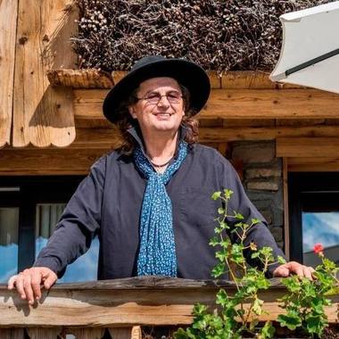Celebrul chef Marc Veyrat, căruia ghidul Michelin i-a retras o stea în urmă cu un an, inaugurează un restaurant la Paris