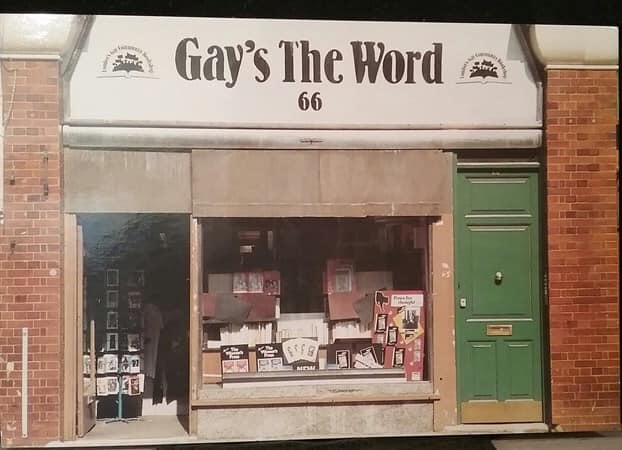 Doi bărbaţi au devastat librăria Gay's the Word din Londra şi au fost prinşi, după ce au transformat spargerea într-o petrecere cu tequila şi prosecco