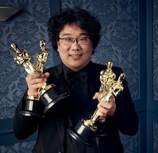 Regizorul filmului "Parasite" Bong Joon-ho, întâmpinat ca un erou în Coreea de Sud 