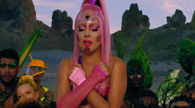 Lady Gaga a lansat videoclipul piesei „Stupid Love”, primul ei single solo în trei ani