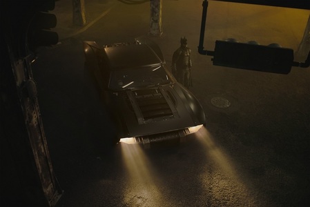Regizorul Matt Reeves a publicat primele imagini cu noua maşină a lui Batman

