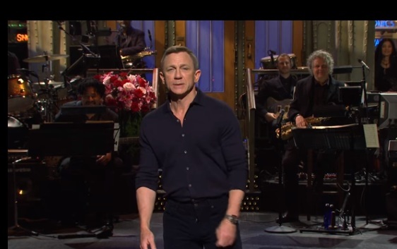 Daniel Craig a parodiat "No Time To Die" în emisiunea Saturday Night Live - VIDEO