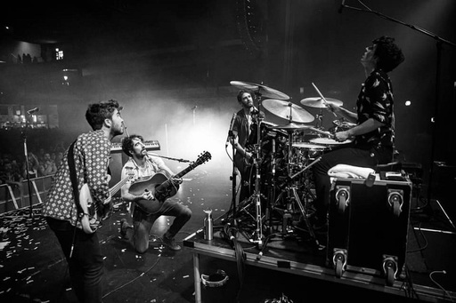 Liderul trupei irlandeze The Coronas: Avem un nume aşa de nefericit