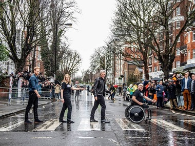 Jon Bon Jovi, prinţul Harry şi corul Invictus au lansat o nouă versiune a piesei "Unbroken" - VIDEO