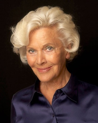 Actriţa Honor Blackman, care a fost Pussy Galore în filmul "Goldfinger" din seria "James Bond", a murit