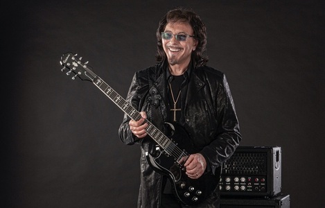 Tony Iommi, fondator al trupei Black Sabbath, scoate la licitaţie obiecte din colecţia persoană pentru a sprijini NHS în criza sanitară