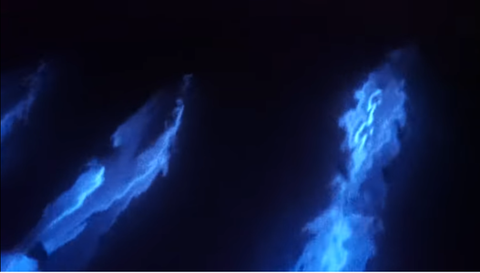 Valurile bioluminiscente din sudul Californiei atrag numeroşi oameni pe măsură ce plajele se redeschid - VIDEO