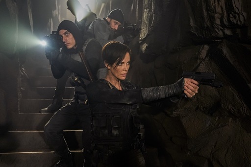Netflix a lansat primele imagini din „The Old Guard”, cu Charlize Theron şi Anamaria Marinca în distribuţie