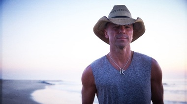 Starul country Kenny Chesney, pentru a noua oară în fruntea Billboard 200