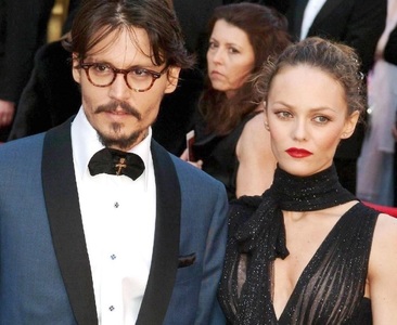 Johnny Depp, susţinut de Vanessa Paradis în procesul de defăimare contra publicaţiei The Sun