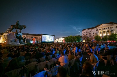 Guvernul interzice evenimentele în aer liber. Tudor Giurgiu: Cel care a decis includerea drive-in-ului pe listă a făcut o prostie