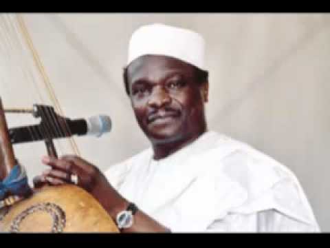 Mory Kanté, star al muzicii africane, a murit la vârsta de 70 de ani