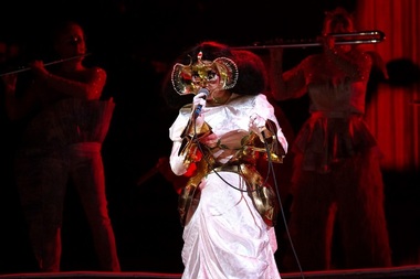 Întreg catalogul muzical al lui Björk, disponibil pe Bandcamp. Încasările vor fi donate Black Lives Matter UK