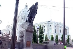 Minnesota - O petiţie propune înlocuirea unei statui a lui Cristofor Columb cu cea a lui Prince - VIDEO