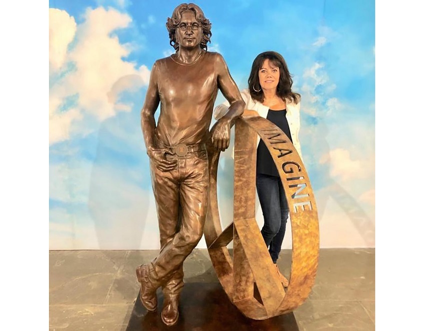 Turneu al unei statui a lui John Lennon, pentru a marca 80 de ani de la naşterea muzicianului