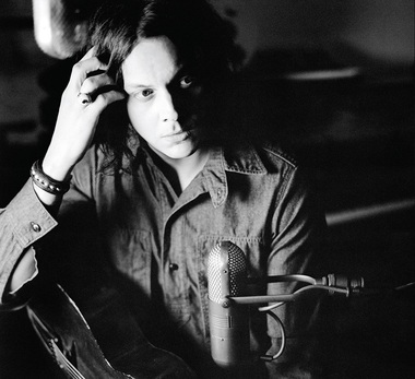 Jack White scoate la licitaţie mai multe instrumente şi obiecte pentru a sprijini organizaţii artistice şi caritabile