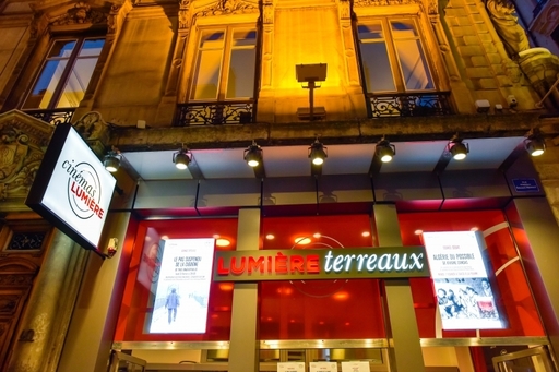 Thierry Frémaux, directorul Institutului Lumière, şi cineastul Bertrand Tavernier îndeamnă la sprijinirea sălilor de proiecţii: Cinema-ul încă există, nu ne-a părăsit vreodată