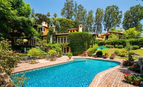 Priscilla Presley vinde pentru 16 milioane de dolari casa din Beverly Hills