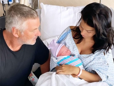 Hilaria şi Alec Baldwin au devenit părinţi pentru a cincea oară