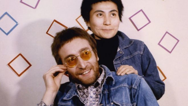 Asasinul lui John Lennon a cerut iertare văduvei muzicianului după 40 de ani