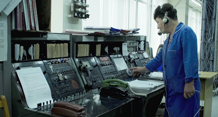 Documentarul „Aşteptaţi răspunsul operatorului”, regizat de Pavel Cuzuioc, în selecţia IDFA şi Viennale