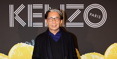 Creatorul mărcii Kenzo a murit de Covid-19