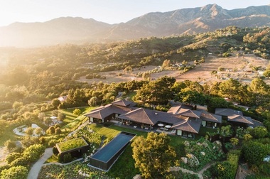 Ellen DeGeneres şi Portia de Rossi au scos la vânzare, pentru 40 de milioane de dolari, o proprietate din California