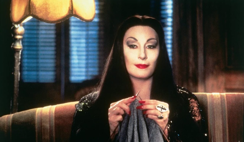 Cineastul Tim Burton pregăteşte un serial „Familia Addams”