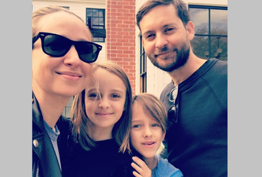 Soţia actorului Tobey Maguire a depus actele de divorţ după patru ani de când cuplul s-a separat