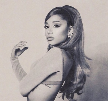 Cel mai recent album al cântăreţei Ariana Grande s-a menţinut în fruntea Billboard 200 

