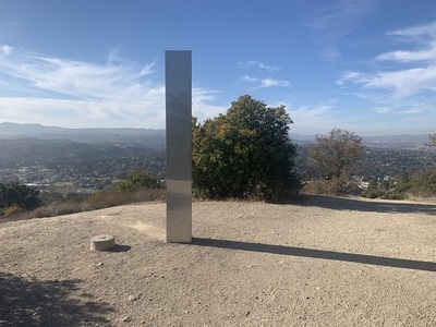 Un nou monolit misterios a apărut în California


