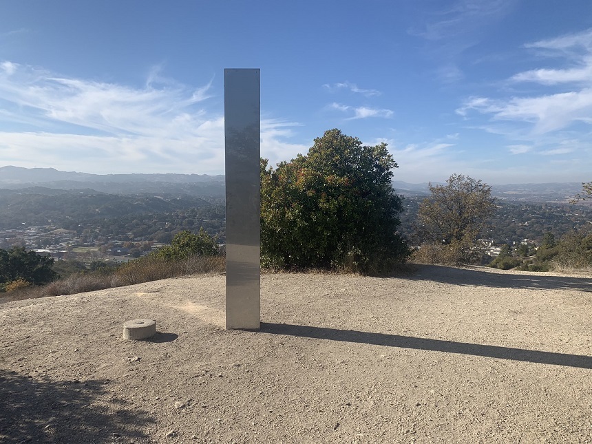 Un nou monolit misterios a apărut în California

