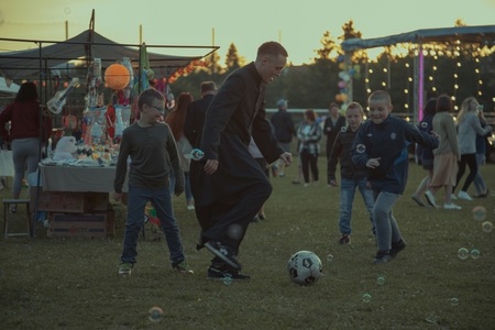 Filmul „Corpus Christi”, disponibil online în România