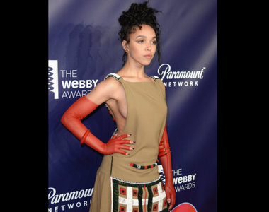 Cântăreaţa FKA Twigs l-a dat în judecată pe actorul Shia LaBeouf pentru agresiune sexuală şi abuz emoţional

