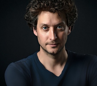 INTERVIU - Regizorul Dekel Berenson: Cât timp vor exista oameni care vor merge pentru prima dată la o întâlnire, va fi mereu nevoie de săli de cinema