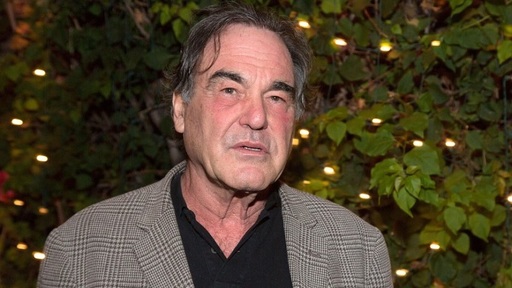 Cineastul american Oliver Stone, vaccinat cu Sputnik V contra Covid-19

