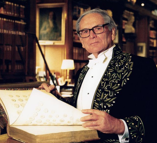 Creatorul de modă Pierre Cardin, înmormântat într-un sicriu pe care l-a conceput personal