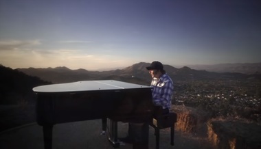 John Fogerty a lansat un cântec anti-Trump, "Weeping In The Promised Land" - VIDEO