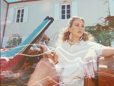 Lana Del Rey va lansa în luna martie albumul „Chemtrails Over The Country Club” - VIDEO