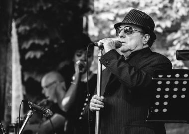 Van Morrison, gata să înceapă o acţiune în justiţie faţă de interdicţia privind organizarea de concerte impusă în Irlanda de Nord