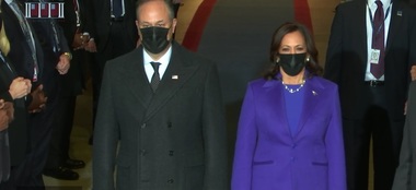 Kamala Harris a ales pentru Ziua Inaugurării creaţii ale unor designeri americani de culoare. Multe femei din SUA vor celebra reuşita vicepreşedintelui purtând perle