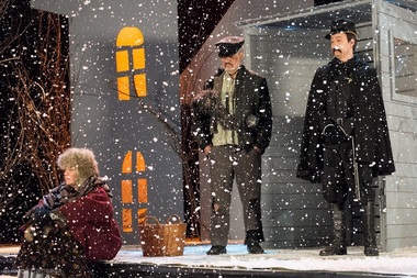 Filmul „Mantaua”, după Gogol, cu Virgil Ogăşanu şi Emilia Popescu, lansat de TVR - VIDEO